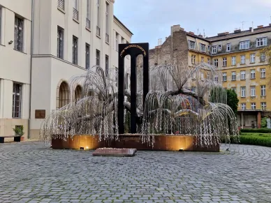 Emanuel-emlékfa Emanuel-emlékfa avagy Életfa