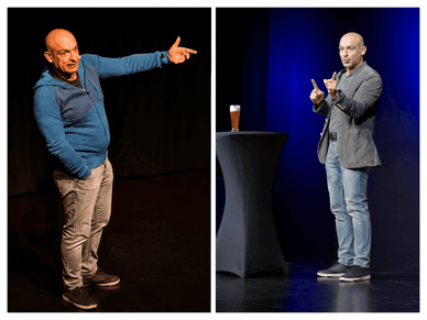 Django Asul zeigt während seiner Bühnenshow mit dem Finger