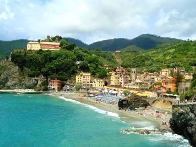 La famosa spiaggia ligure di Monterosso al Mare Spiaggia di Monterosso al Mare in Liguria