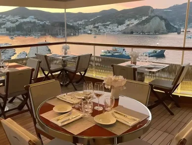 Il famoso ristorante nel porto di Ponza - Acqua Pazza Ristoranti Ponza
