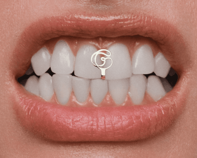 Ексклюзивний брендовий зубик із фірмовою літерою «G» бренду GASANOVA