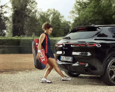 Collaborazione tra Jasmine Paolini e Alfa Romeo Jasmine Paolini nella pubblicità Alfa Romeo