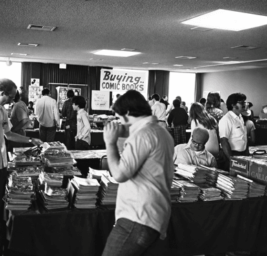 Виставкова зала на фестивалі San Diego Comic-Con у 1970-х роках Виставкова зала на фестивалі San Diego Comic-Con