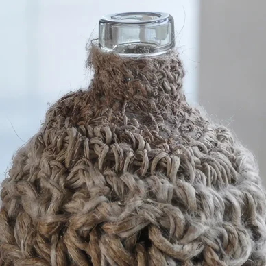 In situ d'Aurélie Mathigot, installation textile en forêt.