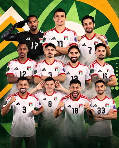 منتخب الإمارات لكرة القدم: نجوم الفريق في تصميم فني ترويجي منتخب الإمارات (UAE): صورة ترويجية مجمعة للاعبين.