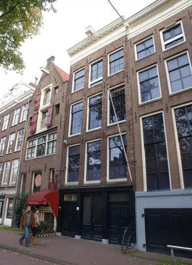 Maison Anne Frank sur le canal Prinsengracht. Extérieur de la Maison Anne Frank sur Prinsengracht.