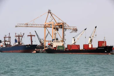 ما أهمية ميناء الحديدة في حرب اليمن والبحر الأحمر؟