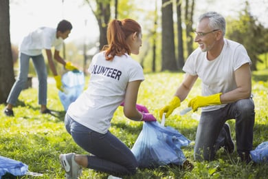 Helping people, changing lives: The 6 health benefits of volunteering