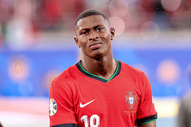 Em que equipas joga Nuno Mendes?