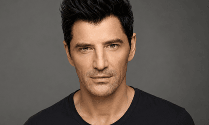 Σάκης Ρουβάς — ο Έλληνας Έλβις της Eurovision και της επιχειρηματικότητας
