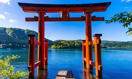 箱根神社 (Hakone Shrine)